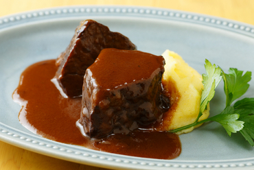 4時間煮込んだ『牛ホホ肉の赤ワイン煮込み』