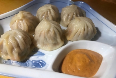 手間を惜しまず、一から手づくりの『ネパール餃子』