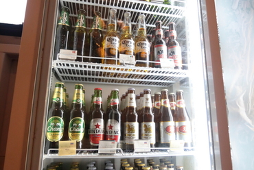 人気銘柄を中心に世界各国の瓶ビールをセルフスタイルで提供