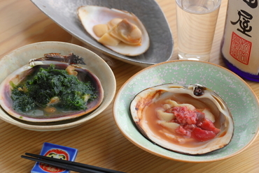 姉妹店【焼貝あこや】で人気の大ぶり3種をココでも味わえる『貝焼3品』