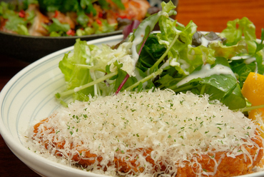 こだわり抜いた食材を使用。贅沢な味わいを満喫する『肉料理』