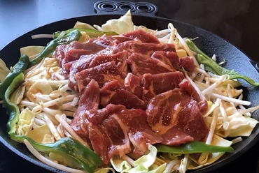 野菜と一緒にモリモリ食べてもヘルシーな『ジンギスカン鍋(2~3人前)』