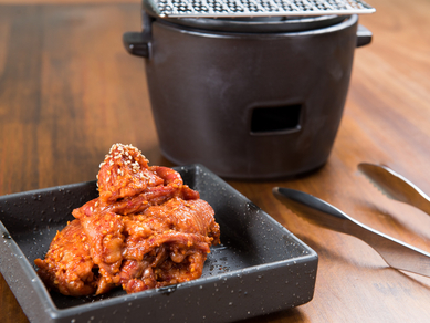 自家製の調味料が味の決め手。程よい辛さが絶妙の『牛すじピリ辛焼き』