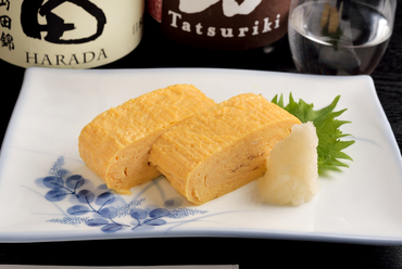 注文が入ってから焼き上げる、自家製出汁たっぷりの定番メニュー『だし巻き玉子』