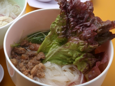 牛スジはトロトロ。濃厚なコクと、まろやかな風味のスープの美味しさに圧倒される『牛スジのフォー』