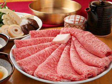 創業当初から続く伝統の味。変わらないおいしさを楽しむ『すき焼き』
