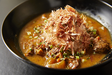 料理人自慢のお吸物をはじめとした旬の食材を味わう料理を網羅した『特別会席 十㐂』