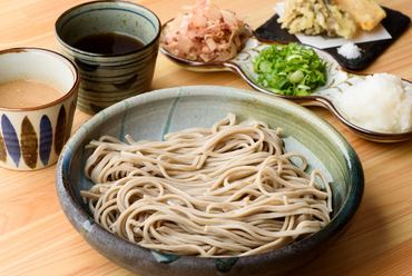 二種類の出汁で楽しめる『一二味(ひふみ)そば』