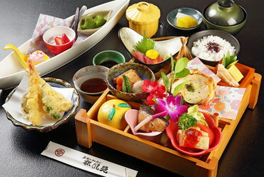 月替わりの食材をふんだんに散りばめたさまざまな料理が登場『庭園弁当(要予約・限定30食)』