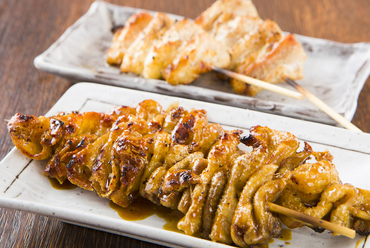 パリパリに焼き上げた皮の食感が絶妙。甘めの自家製タレのおかげで、お酒がよくすすむ『かわ(タレ味)』