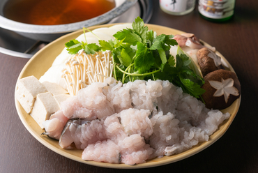 具だくさんの季節のおすすめの鍋はリーズナブルで大人気!