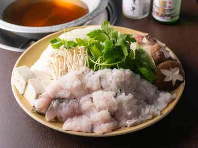 具だくさんの季節のおすすめの鍋はリーズナブルで大人気!