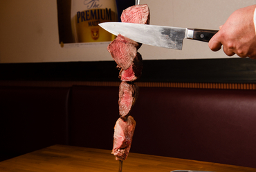 肉料理を心ゆくまで満喫できる『目の前でカット! シュラスコ食べ放題』