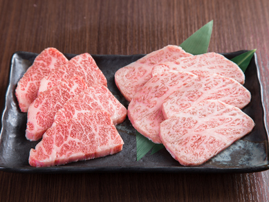 口の中で、旨みがじゅわ~っと広がる『もとぶ牛 特選二種盛り 180g』