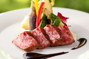 上品な脂の甘み、肉の旨みが際立つ『洋菜 但馬玄ロース』