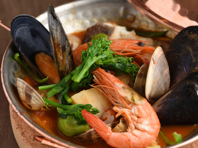 ポルトガル南部アルガルヴェ地方の郷土料理『カタプラーナ(ポルトガル風 魚介と季節野菜の鍋)』