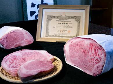 口の中で一瞬にしてとろけていく美味しさを堪能『トピステーキ ヘレとサーロイン』