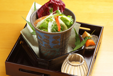 美味しさにプラスアルファ。食物繊維をたっぷり摂れるカラダ想いの『冷やし七穀うどん』