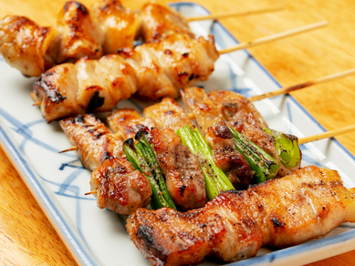 4本分の価格で5本食べられる!脂身・腸・赤身・食感、選りすぐりの5本『おすすめ五串』