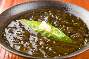 貴重なもずくを使用。しゃきしゃき美味しい『深浦産もずく酢』
