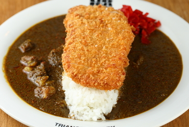 サクサクのカツとルーが相性抜群『カツカレー&ビーフカレーの2種盛り』