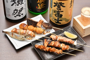 その日仕入れた新鮮な食材を使用し、その日のおすすめを盛合せた『串の盛合せ』