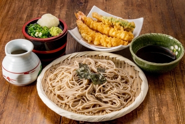 十割そばがおすすめ。味もボリュームも大満足『天ざる』