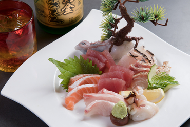 旬の美味しい鮮魚を堪能『刺身盛り合わせ』
