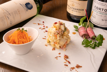 人参のマリネ・ポテトサラダ・ローストビーフ、おいしい料理を少しづつワインとともに楽しむ『前菜三種盛』