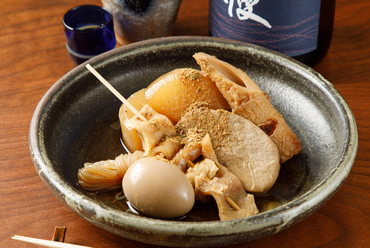 黒いスープと独特の具材が特徴的な郷土料理『静岡おでん』