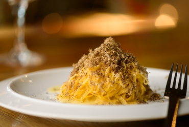 ソースとパスタが、絶妙なバランスで絡み合う『タヤリンと季節のトリュフのパスタ』