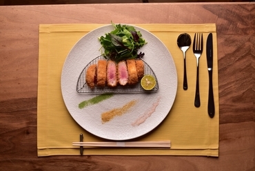 豚肉とフォアグラがコラボレーションした『フォアグラトンカツ』