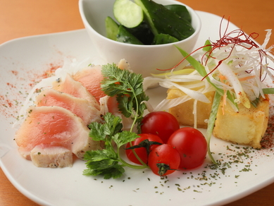 肉や野菜、素材本来のおいしさを味わえる『前菜盛り合わせ』
