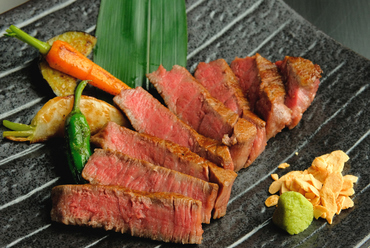 肉本来の旨みをしっかり味わう『厳選黒毛和牛A5ランク フィレステーキ』