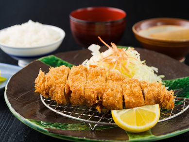 地元・宮城のブランド豚「JAPAN X」のおいしさを丸ごと味わえる『上ロースかつ定食』