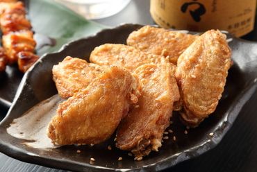 塩・胡椒を利かせた、お酒との相性抜群の味付け『手羽からあげ(1人前)』
