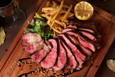 200gで食べごたえあり!赤身の旨み満喫『牛モモ肉のソテーとセルバチコ』