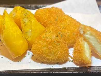 良いものがリーズナブルな価格で提供。まるごと1本で仕入れ、芯の部分のみ使用する『柱・牛タン焼き』