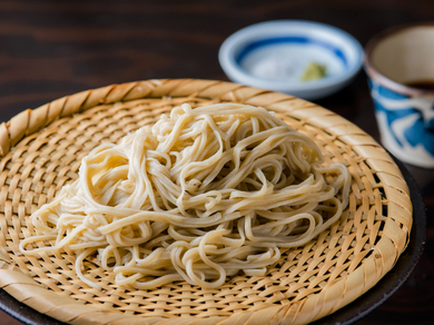 たっぷりおいしい料理や酒に愉しんだ後の〆におすすめ『十割そば せいろ』