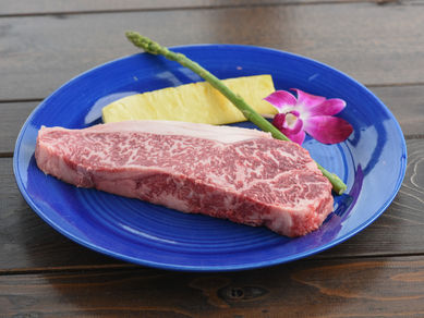 低温で溶けていく脂はサラリとしており、肉の甘みを引き立たせている『淡路ビーフ』