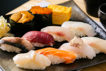 店自慢のネタを味わい尽くす『にぎり盛り 特上』