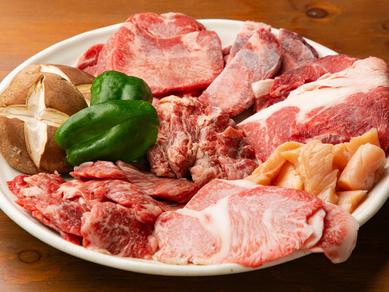 ジューシーな旨みがたまらない『お肉盛り合わせ』
