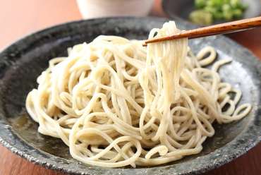 香りや味、喉ごしといった、蕎麦の神髄がしっかりと堪能できる『ざる蕎麦』