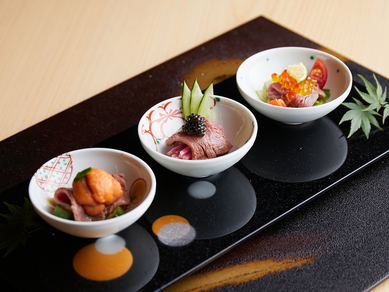 和食の技法で漬け込んだ、見た目も艶やかな逸品『近江牛の漬け三種盛り』