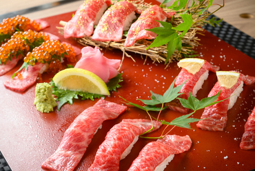 一貫ごとに異なる贅沢かつ、旨みを堪能『たかみの肉寿司』