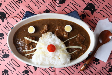 ハチワレ猫をモチーフに『猫猫寺ハチワレカレー』