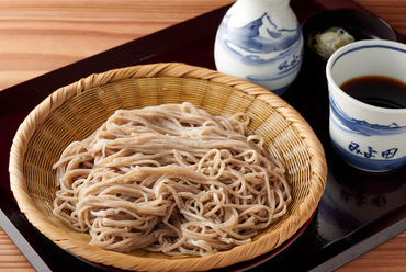 長野県産の蕎麦の実を自社製粉・製麺『信州ざるそば』