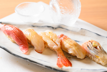 店主こだわりのシャリと魚介類がマッチする『寿司(おまかせコース)』