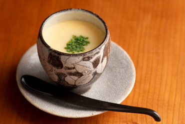 和のルックスに中華味、驚きのある一品『すっぽんの茶碗蒸し』