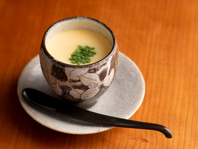 和のルックスに中華味、驚きのある一品『すっぽんの茶碗蒸し』